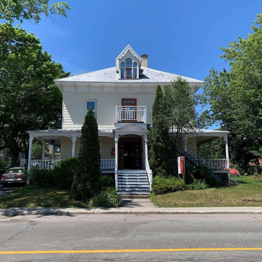 Auberge Internationale De Riviere-Du-Loup Exterior photo